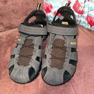 Teva outdoor adventure shoes size 12